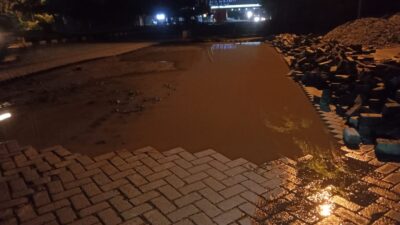 Pengendara Keluhkan Jalan Rusak dan Material Proyek Bahayakan Pengguna di Kawasan Industri Medan