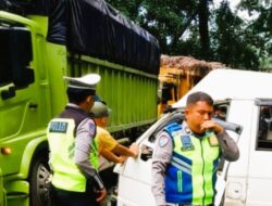 Minibus dan Truk Fuso Terlibat Kecelakaan di Jalinsum Paluta, Tujuh Orang Luka