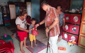 Peringati Bulan Bung Karno, Wong Chun Sen Sambangi Anak Penderita Stunting dan Hidrosefalus di Medan