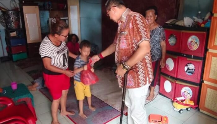 Peringati Bulan Bung Karno, Wong Chun Sen Sambangi Anak Penderita Stunting dan Hidrosefalus di Medan
