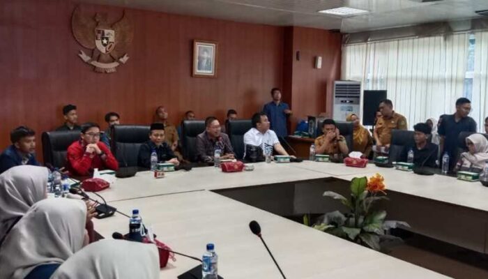 Tugas Dewan hingga Fungsi Reses Jadi Bahasan, Mahasiswa Undhar Ikuti Parliament Tour di DPRD Medan