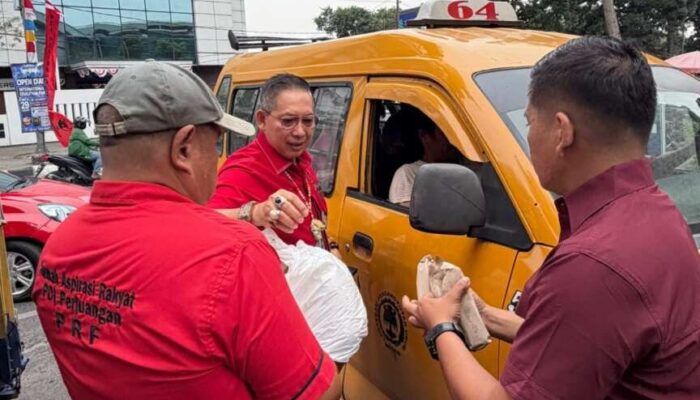 Berbagi di Momen Maulid Nabi, Wong Chun Sen Bagikan 100 Nasi Gratis untuk Warga